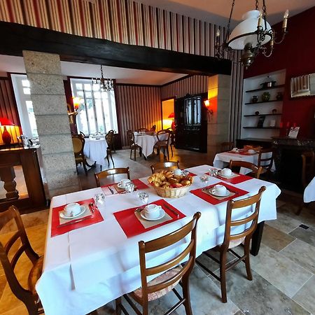 Hotel De La Barbacane Tiffauges Екстериор снимка