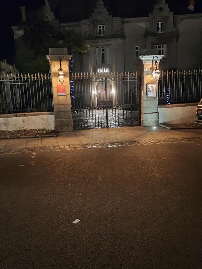 Hotel De La Barbacane Tiffauges Екстериор снимка