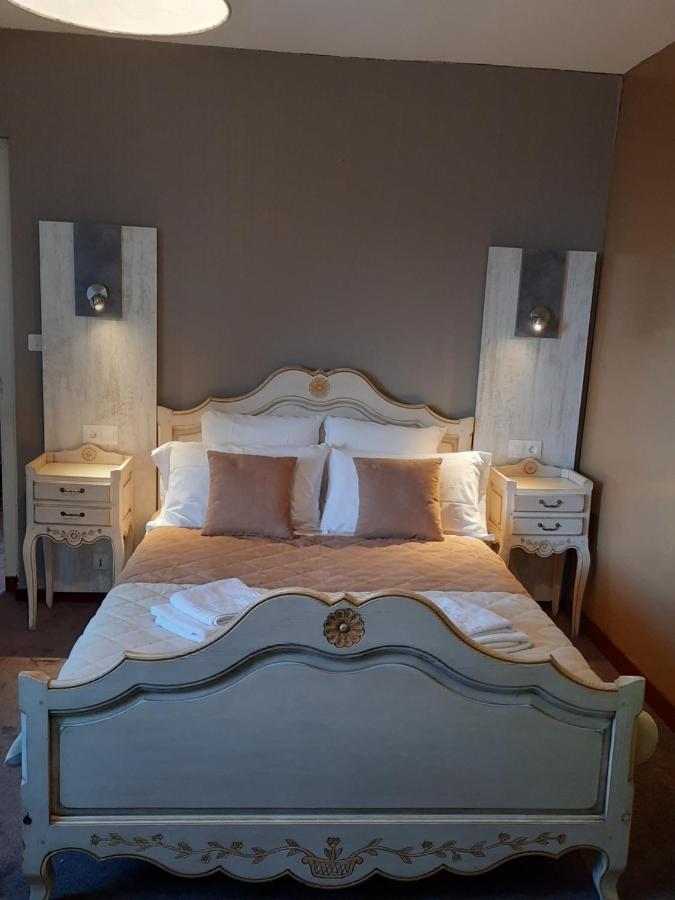 Hotel De La Barbacane Tiffauges Екстериор снимка
