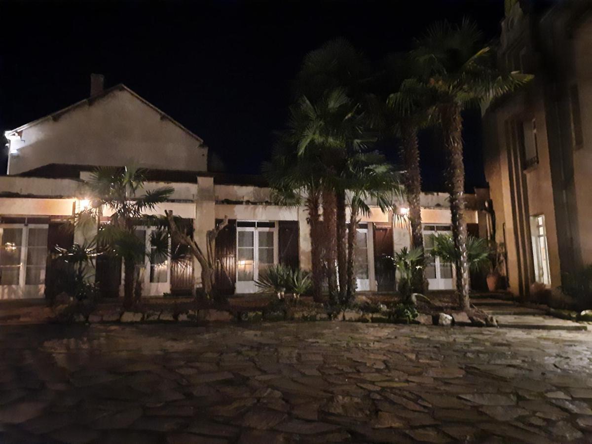 Hotel De La Barbacane Tiffauges Екстериор снимка