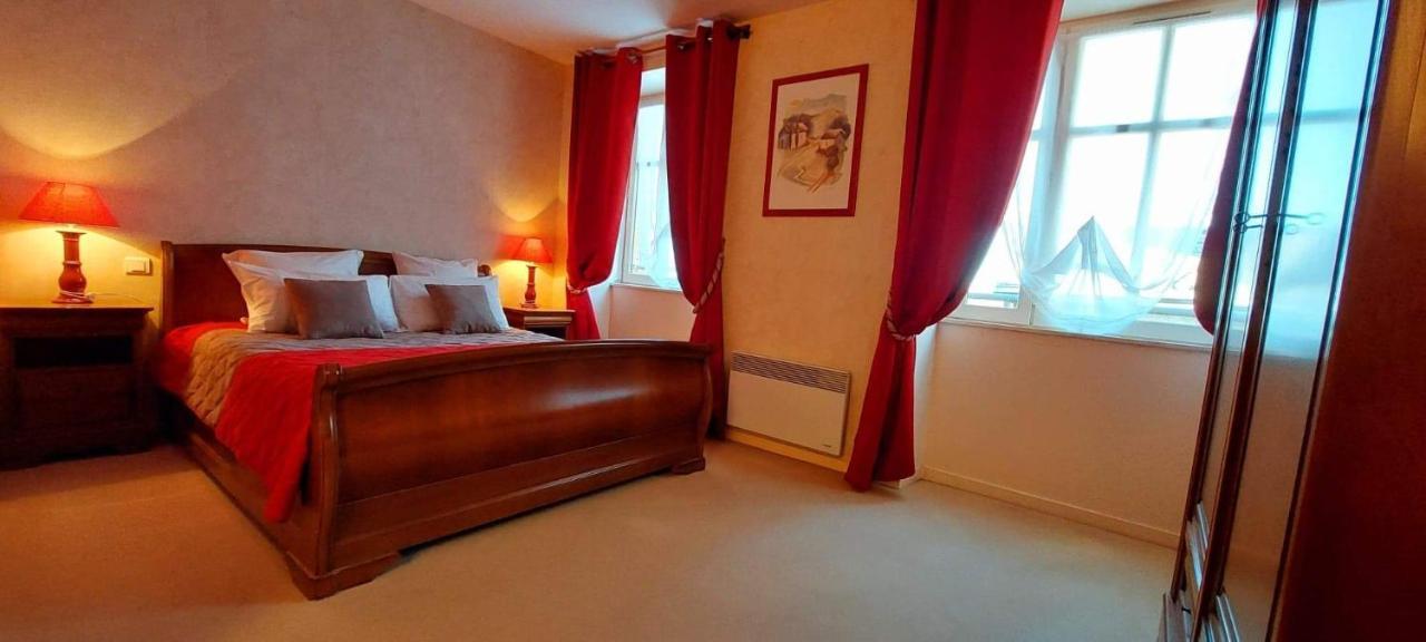 Hotel De La Barbacane Tiffauges Екстериор снимка