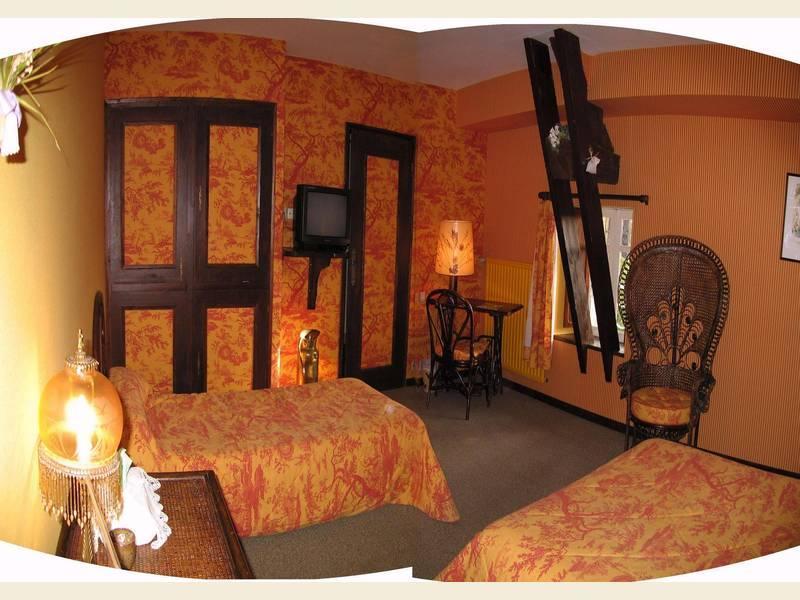 Hotel De La Barbacane Tiffauges Екстериор снимка